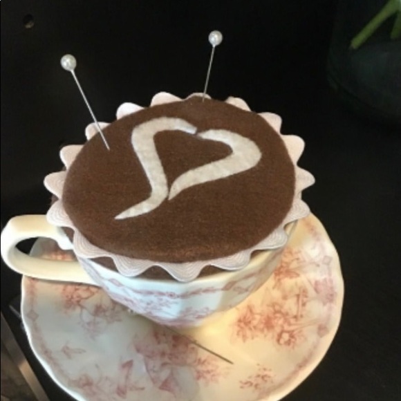 Sewing pin cushion latte heart tea cup & saucer - Picture 4 of 6